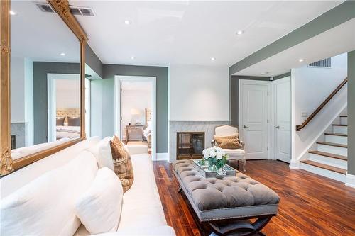 607 Edgewater Crescent, Burlington, ON - Indoor Photo Showing Living Room With Fireplace