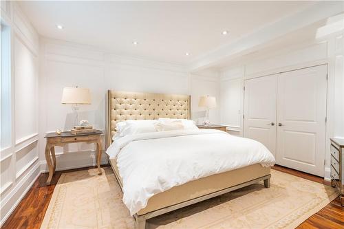 607 Edgewater Crescent, Burlington, ON - Indoor Photo Showing Bedroom