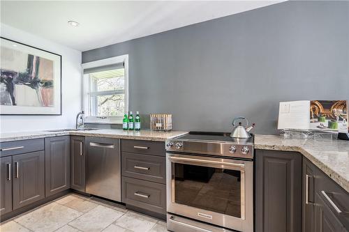 607 Edgewater Crescent, Burlington, ON - Indoor Photo Showing Kitchen