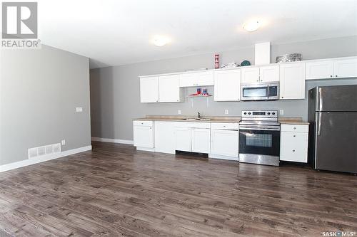 1352 Angus Street, Regina, SK - Indoor Photo Showing Kitchen With Double Sink