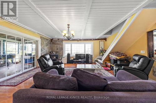 24 Tamblyn Road, Clarington, ON - Indoor Photo Showing Living Room