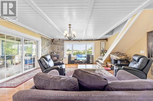 24 Tamblyn Road, Clarington, ON - Indoor Photo Showing Living Room