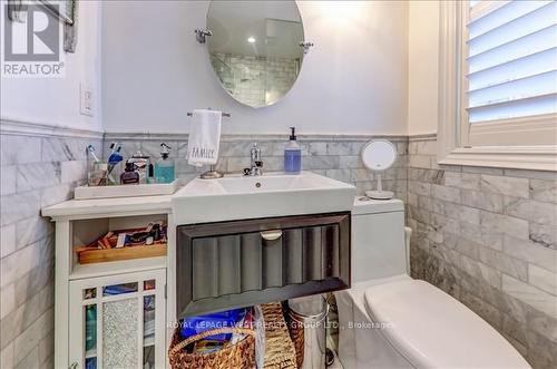 19 Yorkview Drive, Toronto (Stonegate-Queensway), ON - Indoor Photo Showing Bathroom