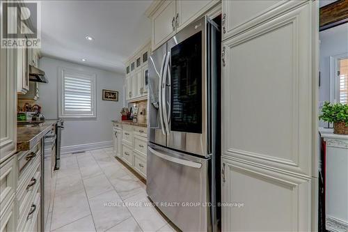 19 Yorkview Drive, Toronto (Stonegate-Queensway), ON - Indoor Photo Showing Kitchen