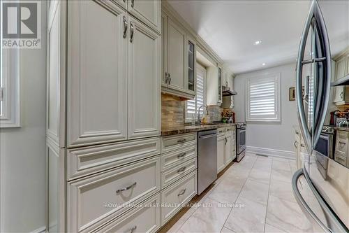 19 Yorkview Drive, Toronto (Stonegate-Queensway), ON - Indoor Photo Showing Kitchen With Upgraded Kitchen