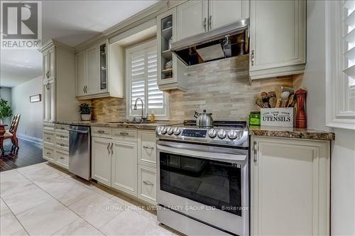 19 Yorkview Drive, Toronto (Stonegate-Queensway), ON - Indoor Photo Showing Kitchen With Upgraded Kitchen