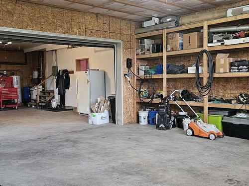 8076 Mapleward Road, Thunder Bay, ON - Indoor Photo Showing Garage