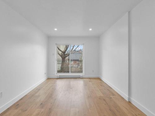 Master bedroom - 2-6633 29E Avenue, Montréal (Rosemont/La Petite-Patrie), QC - Indoor Photo Showing Other Room