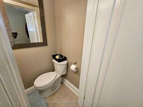 323 Lawrence Ave W, Toronto, ON - Indoor Photo Showing Bathroom