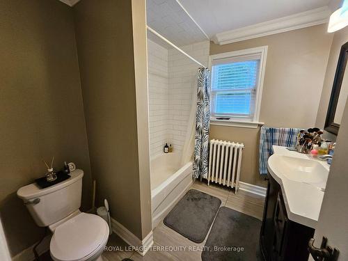 323 Lawrence Ave W, Toronto, ON - Indoor Photo Showing Bathroom