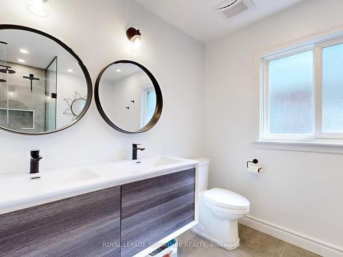 81 Garden Ave, Richmond Hill, ON - Indoor Photo Showing Bathroom