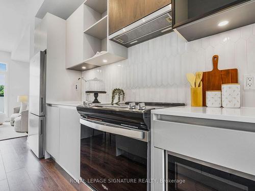 3058 Trailside Dr, Oakville, ON - Indoor Photo Showing Kitchen