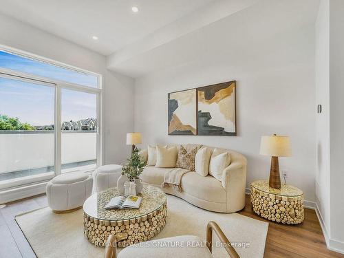 3058 Trailside Dr, Oakville, ON - Indoor Photo Showing Living Room