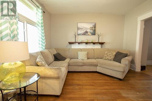 132 Woodward Ave, Sault Ste. Marie, ON - Indoor Photo Showing Living Room