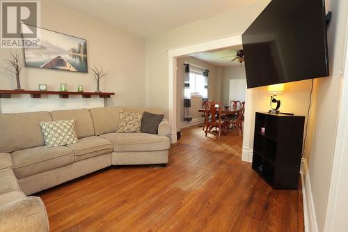 132 Woodward Ave, Sault Ste. Marie, ON - Indoor Photo Showing Living Room