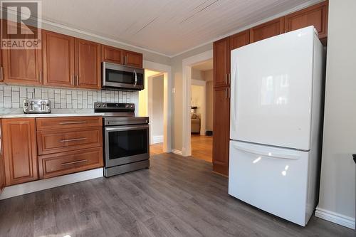 132 Woodward Ave, Sault Ste. Marie, ON - Indoor Photo Showing Kitchen