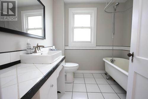 132 Woodward Ave, Sault Ste. Marie, ON - Indoor Photo Showing Bathroom