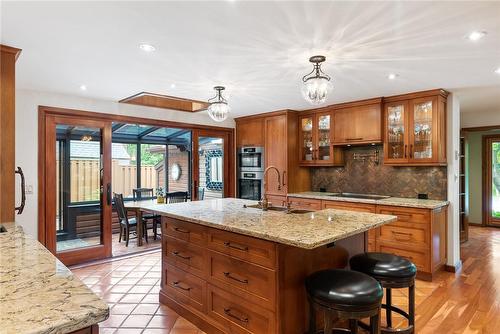 1194 Stirling Drive, Oakville, ON - Indoor Photo Showing Kitchen With Upgraded Kitchen