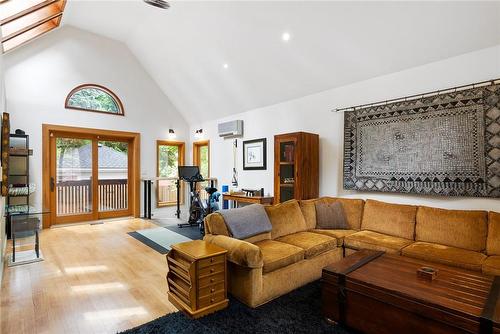 1194 Stirling Drive, Oakville, ON - Indoor Photo Showing Living Room