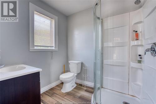 41 Giles East, Windsor, ON - Indoor Photo Showing Bathroom