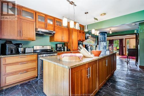 395 Kensington Boulevard, Tecumseh, ON - Indoor Photo Showing Kitchen