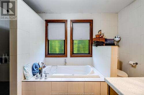 395 Kensington Boulevard, Tecumseh, ON - Indoor Photo Showing Bathroom