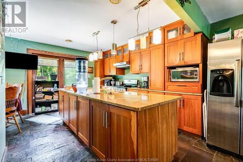 395 Kensington Boulevard, Tecumseh, ON - Indoor Photo Showing Kitchen