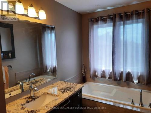 730 Teasel Way, Ottawa (Gloucester), ON - Indoor Photo Showing Bathroom