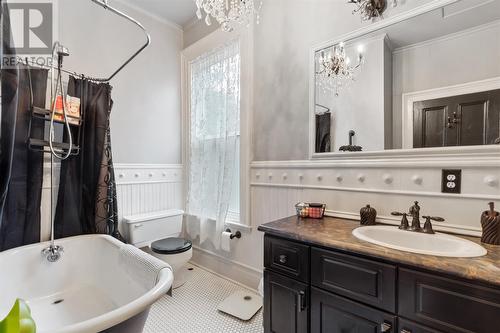 4 Park Place, St. John'S, NL - Indoor Photo Showing Bathroom