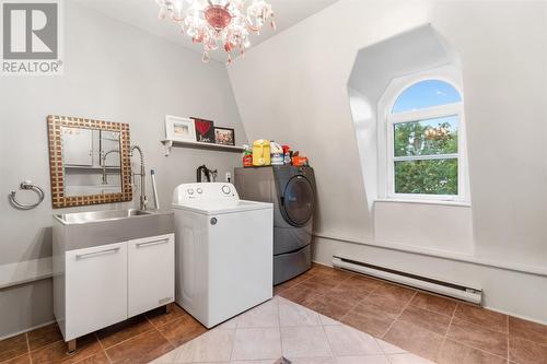 4 Park Place, St. John'S, NL - Indoor Photo Showing Laundry Room