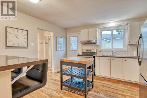 19 Sekura Place, Cambridge, ON - Indoor Photo Showing Kitchen