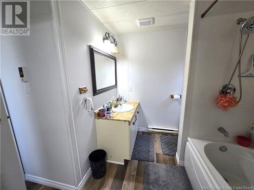 28 Parc P'Tiso Street, Edmundston, NB - Indoor Photo Showing Bathroom