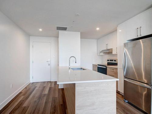 Cuisine - 1403-2200 Rue Sauvé O., Montréal (Ahuntsic-Cartierville), QC - Indoor Photo Showing Kitchen With Double Sink With Upgraded Kitchen