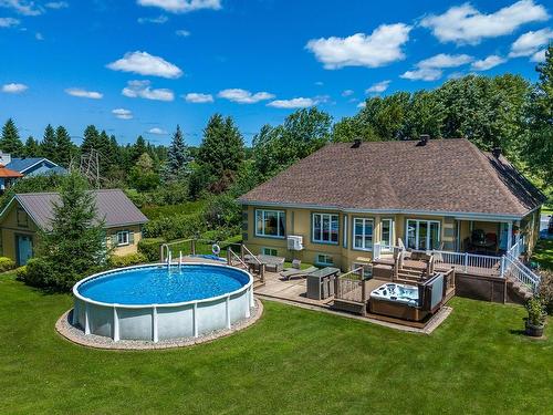 Vue d'ensemble - 2078 Ch. De Rive-De-La-Prairie, Stratford, QC - Outdoor With Above Ground Pool