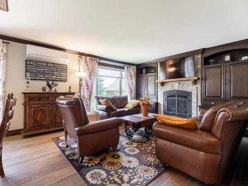 Salon - 2078 Ch. De Rive-De-La-Prairie, Stratford, QC - Indoor Photo Showing Living Room With Fireplace