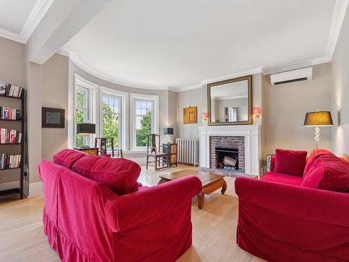 Living room - 3075 Av. De Trafalgar, Montréal (Ville-Marie), QC - Indoor Photo Showing Living Room With Fireplace