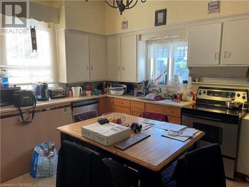 188 9Th Street, Hanover, ON - Indoor Photo Showing Kitchen With Double Sink