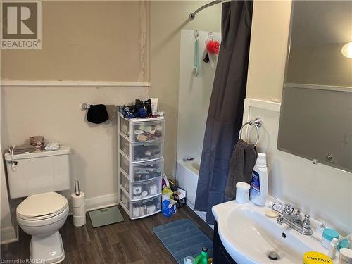 188 9Th Street, Hanover, ON - Indoor Photo Showing Bathroom