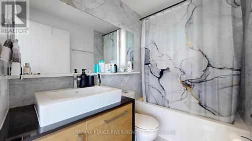 Th15 - 121 Mcmahon Drive, Toronto (Bayview Village), ON - Indoor Photo Showing Bathroom