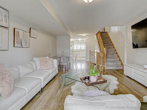 193-2516 Rosedrop Path, Oshawa, ON - Indoor Photo Showing Living Room