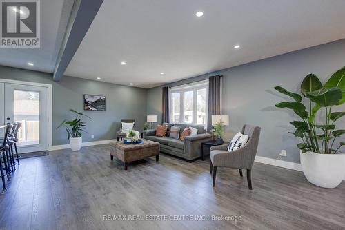 51 Rossford Crescent E, Kitchener, ON - Indoor Photo Showing Living Room