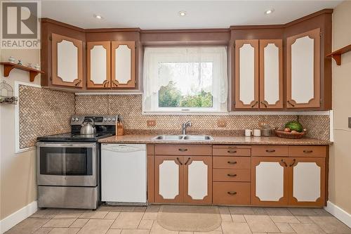 120 Kingsmount Blvd, Sudbury, ON - Indoor Photo Showing Kitchen With Double Sink