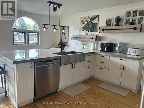 136 Eric Cres, Timmins, ON - Indoor Photo Showing Kitchen