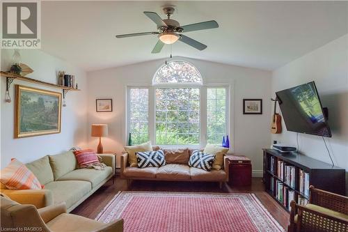 107 Woodland Crescent, Sauble Beach, ON - Indoor Photo Showing Living Room