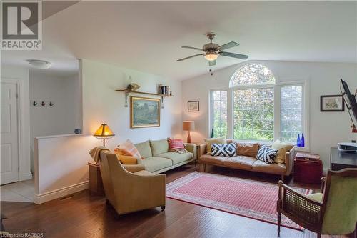 107 Woodland Crescent, Sauble Beach, ON - Indoor Photo Showing Living Room