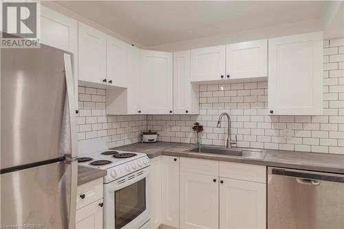 107 Woodland Crescent, Sauble Beach, ON - Indoor Photo Showing Kitchen