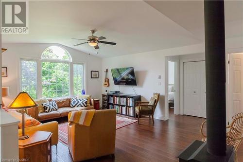 107 Woodland Crescent, Sauble Beach, ON - Indoor Photo Showing Living Room