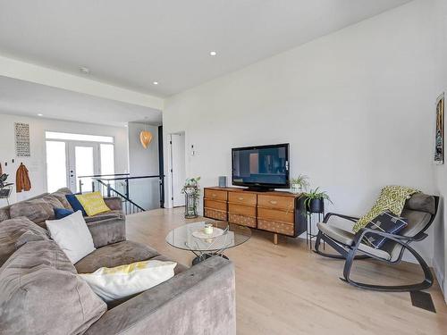 Salon - 605 Rue Des Frênes, Bedford - Canton, QC - Indoor Photo Showing Living Room