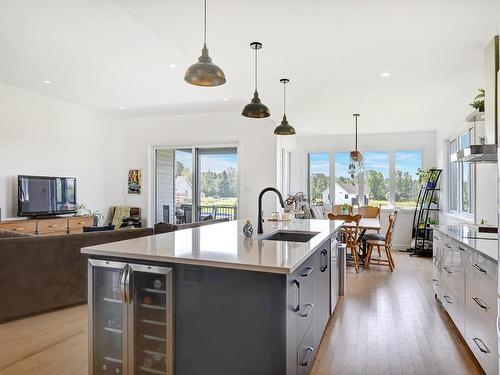 Cuisine - 605 Rue Des Frênes, Bedford - Canton, QC - Indoor Photo Showing Kitchen With Upgraded Kitchen