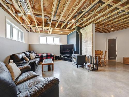 Salle familiale - 605 Rue Des Frênes, Bedford - Canton, QC - Indoor Photo Showing Basement